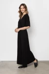 czarny stylowy kombinezon wide leg o swobodnym fasonie.webp