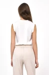 Bluzka z dekoltem V do eleganckich stylizacji.webp