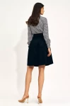 Elegancka spódnica rozkloszowana przed kolano.webp