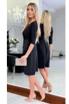 Elegancka kreacja damska z połyskującym materiałem.webp