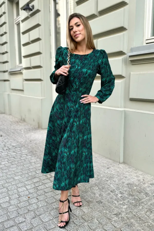Sukienka midi z rozkloszowanym dołem i długimi rękawami