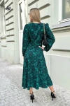 Elegancka sukienka midi podkreślająca talię.webp
