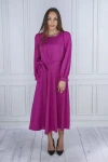 Elegancka sukienka z długim rękawem i rozkloszowaną spódnicą.webp