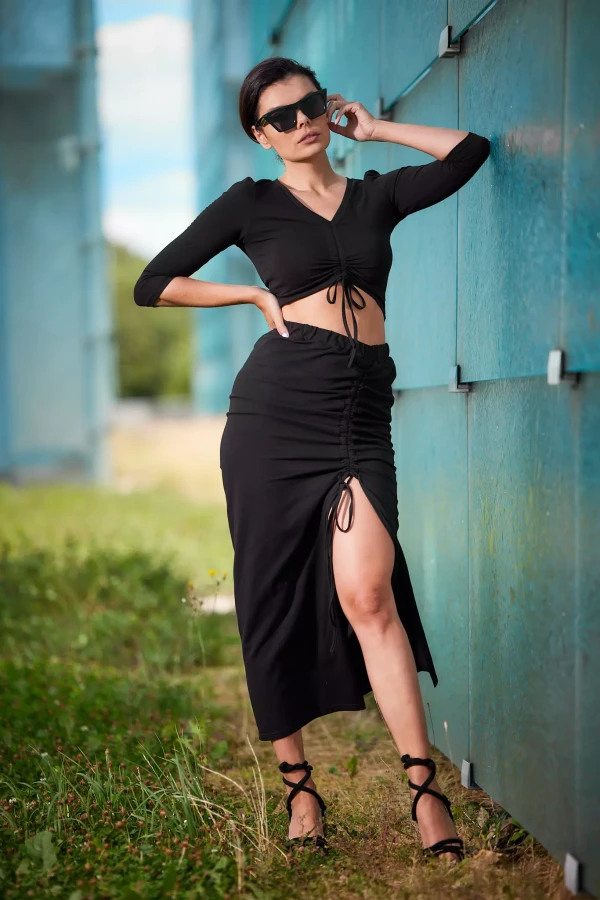 Crop top z wiązaniem pod biustem