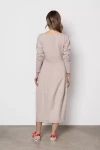 Sukienka casual z długim rękawem i odcięciem w talii beż.webp